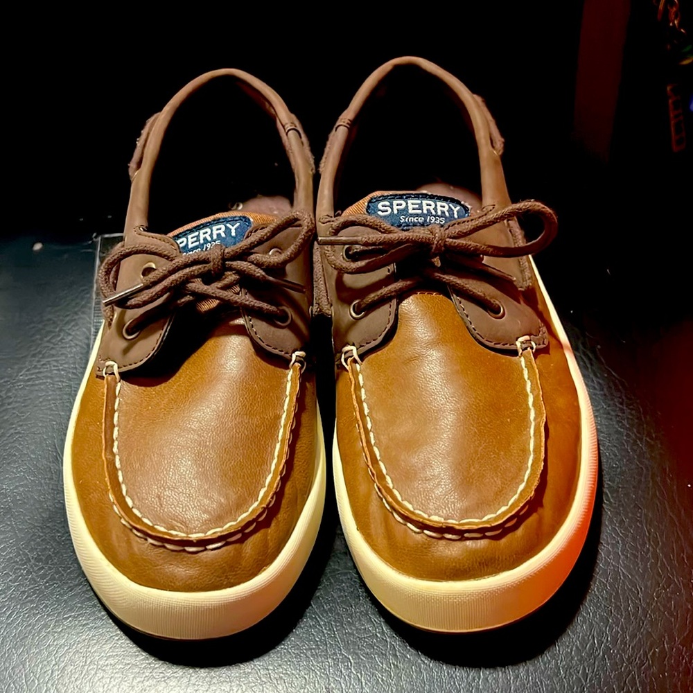 Sperry shoes for boys size 5.5